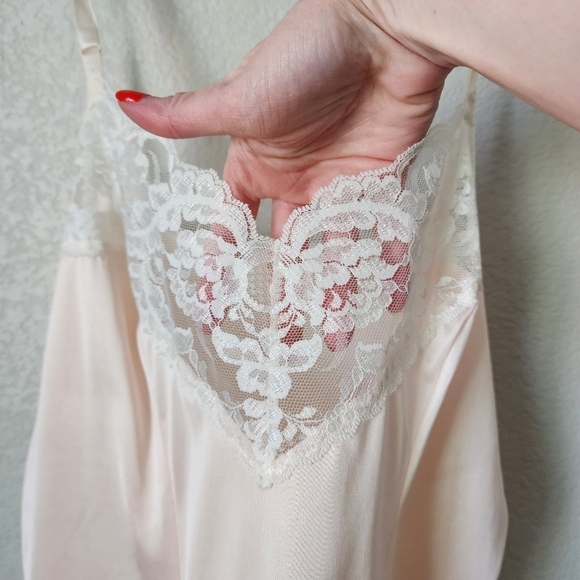 VINTAGE baby pink lace trim silky‎ slip top size XL - Picture 3 of 5